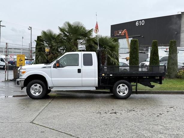 2016 Ford F-350 SD XLT SuperCab 4x4 9-Foot Flat Deck Truck image 6