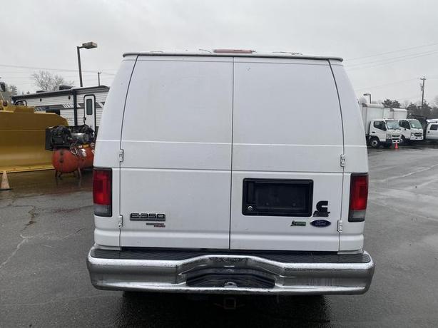 2011 Ford Econoline E-350 Super Duty image 4
