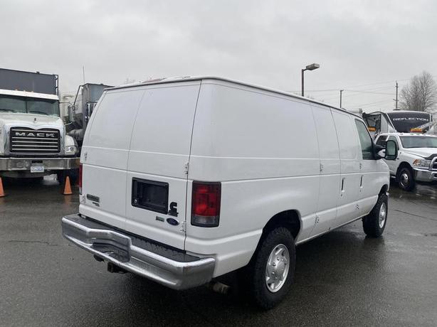 2011 Ford Econoline E-350 Super Duty image 5