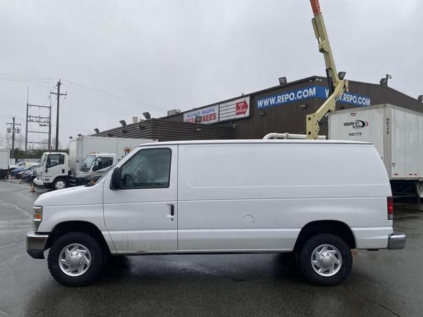 2011 Ford Econoline E-350 Super Duty image 2