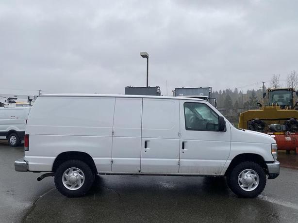 2011 Ford Econoline E-350 Super Duty image 6