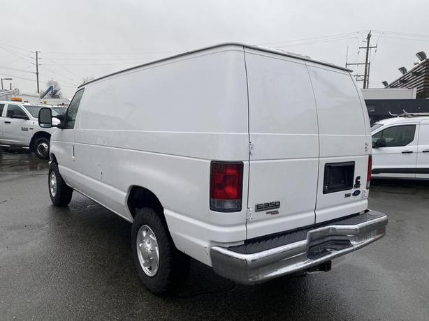 2011 Ford Econoline E-350 Super Duty image 3