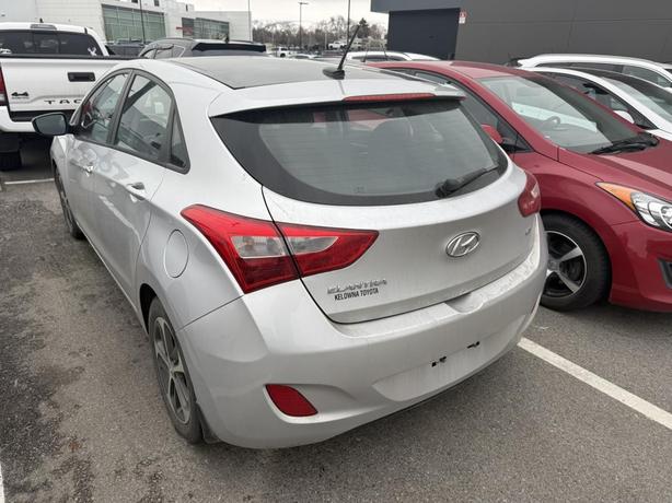 2016 Hyundai Elantra GT GLS ! SUNROOF! HEATED SEATS! BACKUP CAMERA! image 3
