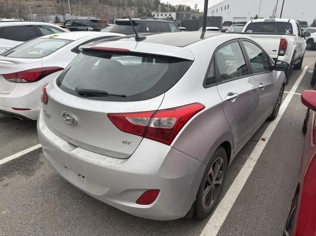 2016 Hyundai Elantra GT GLS ! SUNROOF! HEATED SEATS! BACKUP CAMERA! image 4