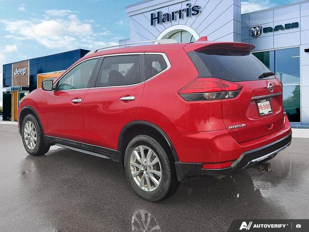 2017 Nissan Rogue SV | One Owner! image 4