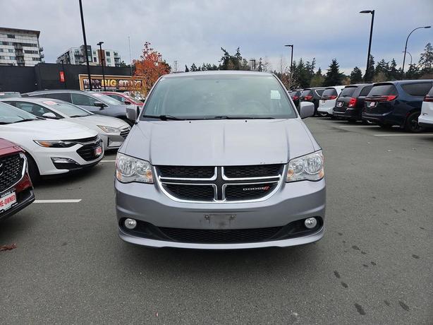 2017 Dodge Grand Caravan SXT Premium Plus | No Reported Accidents! image 2