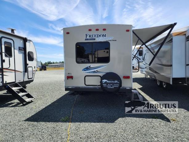 Used 2019 Coachmen RV Freedom Express Ultra Lite 204RD image 2