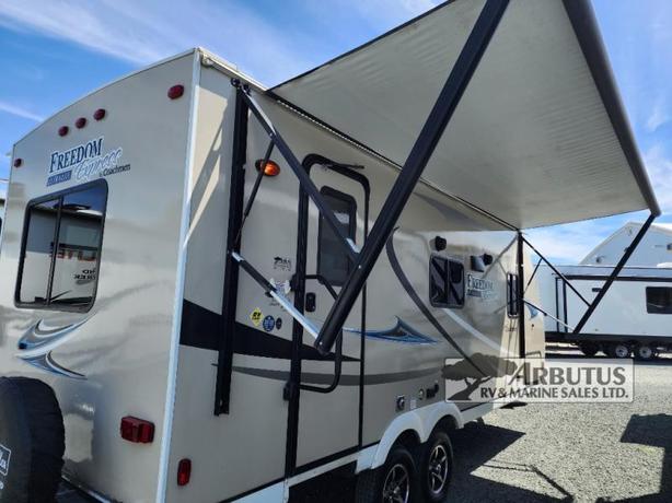 Used 2019 Coachmen RV Freedom Express Ultra Lite 204RD image 3