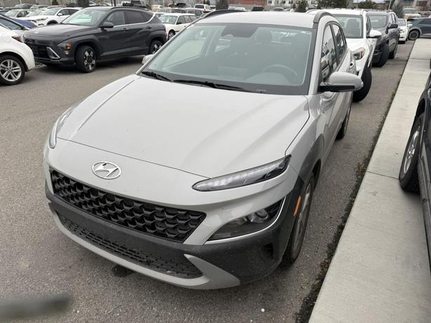 2023 Hyundai Kona Preferred ! HEATED MIRRORS/ SEATS! BACKUP CAMERA! NO ACCIDENT! image 2