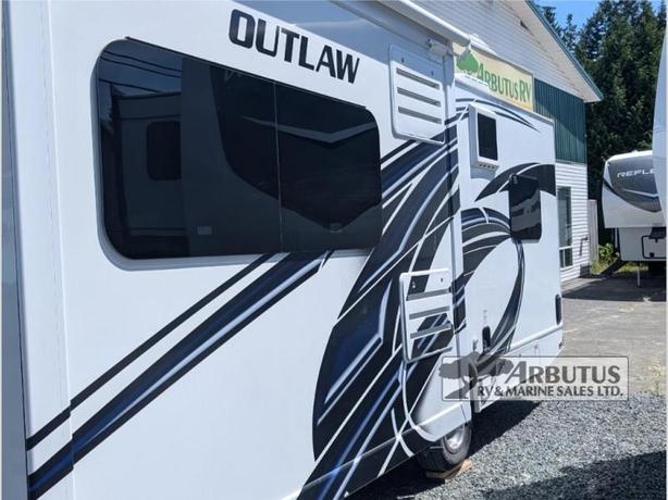 Used 2022 Thor Motor Coach Outlaw 29J image 4