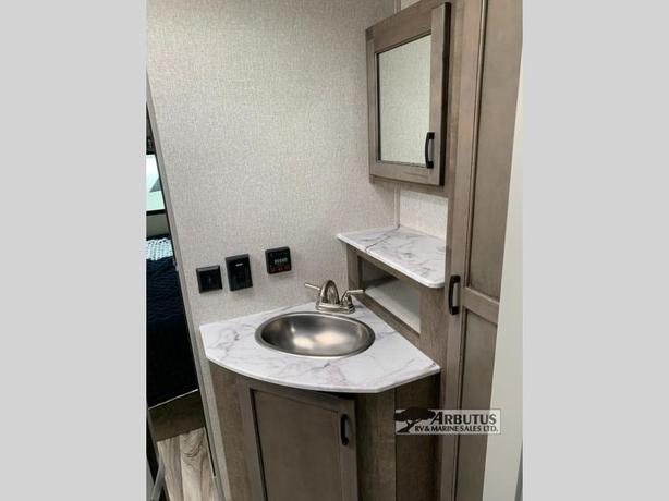 Used 2022 Venture RV Sonic SN241VFK image 8