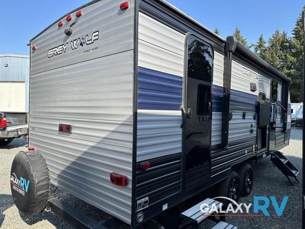 Used 2022 Forest River RV Cherokee Grey Wolf 23DBH image 4