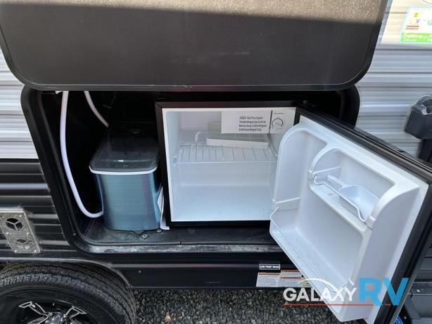 Used 2022 Forest River RV Cherokee Grey Wolf 23DBH image 8