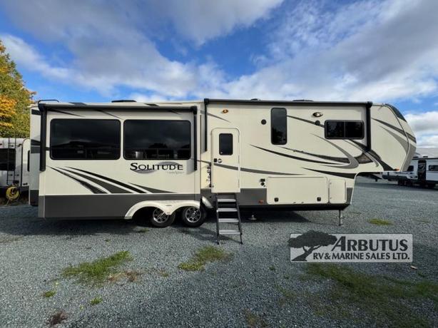 Used 2020 Grand Design Solitude S-Class 3350RL image 8