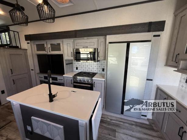 Used 2024 Keystone RV Montana High Country 381TB image 6