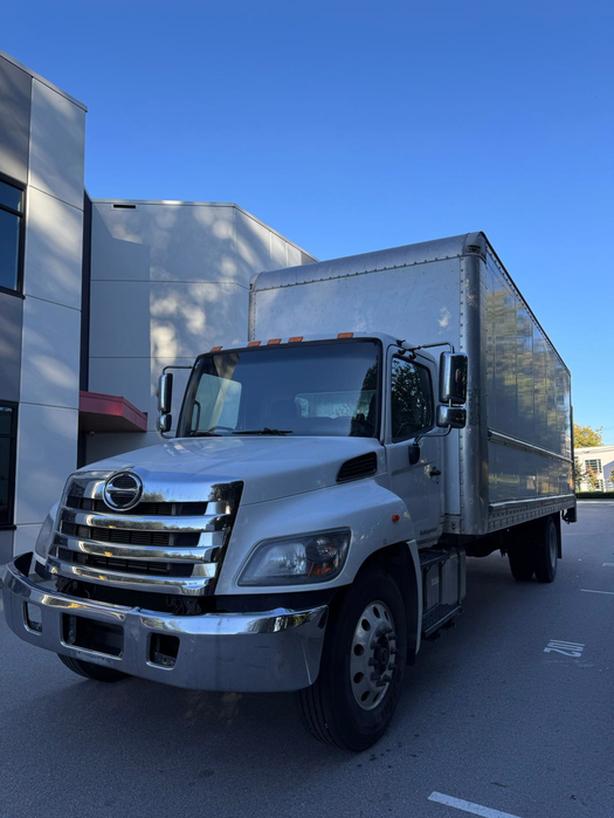 2018 Hino 338 BOX image 3