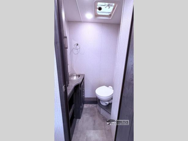 Used 2022 Coachmen RV Pursuit 27XPS image 7