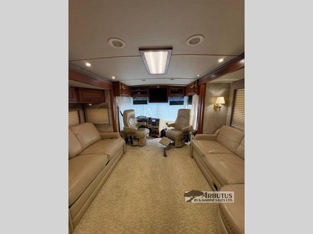 Used 2005 Winnebago Vectra 40 KD image 5