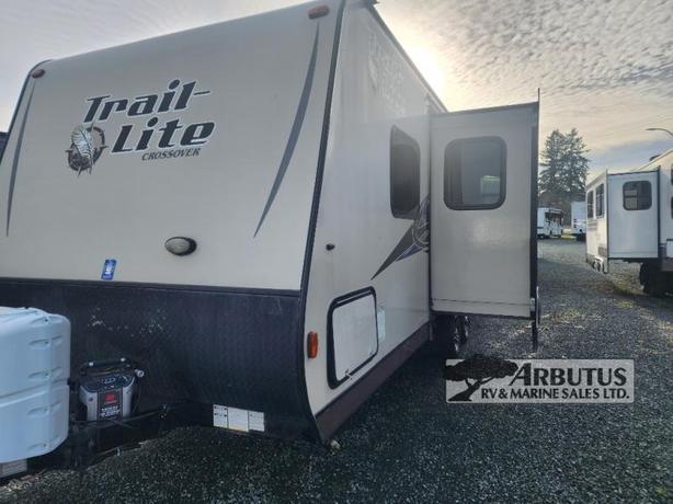 Used 2014 R-Vision Trail-Lite Crossover 210RB image 3