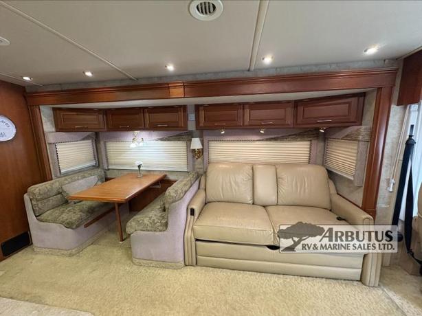 Used 2005 Winnebago Vectra 40 KD image 8