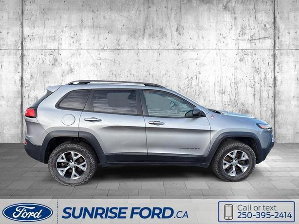 2017 Jeep Cherokee Trailhawk - ACTIVE DRIVE LOCK 4X4, SELEC-TERRAIN TRACTION MAN image 4