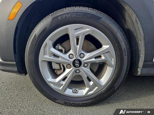 2023 Hyundai Kona Preferred |  AWD w/Sun & Leather Package! image 6