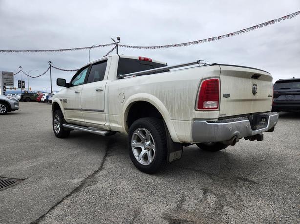 2017 RAM 1500 Laramie | 5.7L HEMI V8 | Remote Start | Remote Keyless Entry | Pow image 4