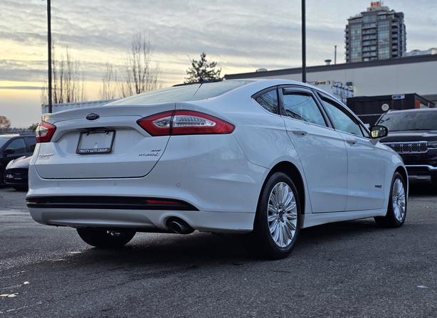 2016 Ford Fusion SE Hybrid - One Owner, Leather, Heated Seats image 5