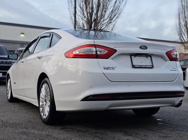 2016 Ford Fusion SE Hybrid - One Owner, Leather, Heated Seats image 7