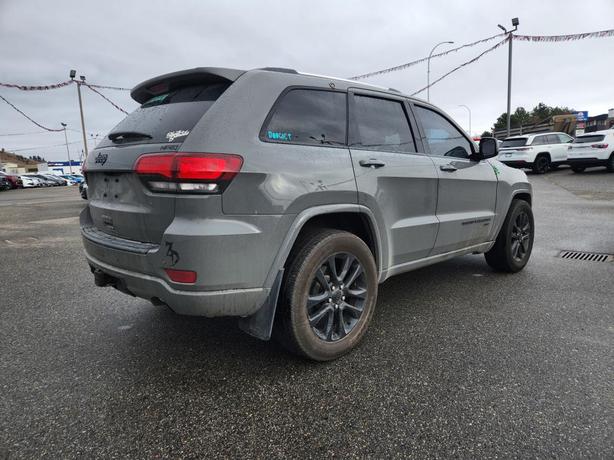 2021 Jeep Grand Cherokee Altitude | Loaded! | Trailer Tow Package | Power Sunroo image 3
