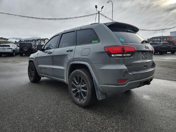 2021 Jeep Grand Cherokee Altitude | Loaded! | Trailer Tow Package | Power Sunroo image 4