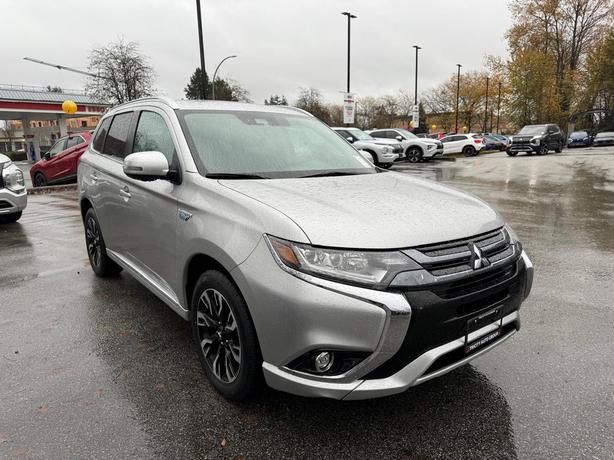 2018 Mitsubishi Outlander PHEV GT - No Accidents, Sunroof, Power Liftgate image 4