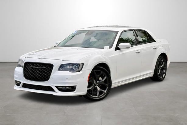 2023 Chrysler 300 Touring L - No Accidents, Leather, Navigation image 1