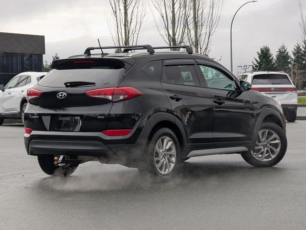 2017 Hyundai Tucson Premier - No Accidents, AWD, Heated Seats image 6