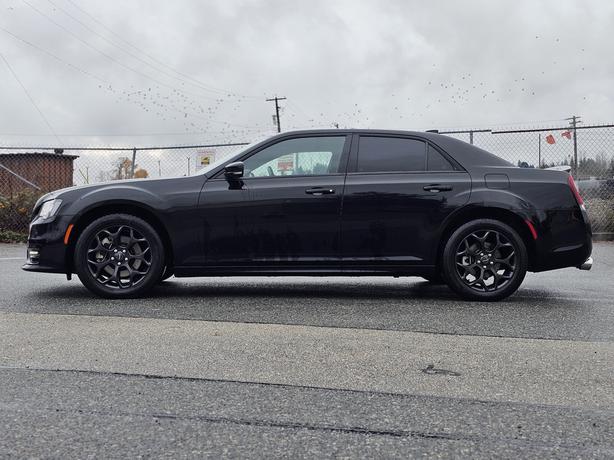 2021 Chrysler 300 S - Parking Sensors, Leather, Heated Seats image 8