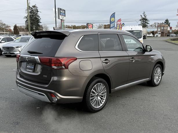 2020 Mitsubishi Outlander PHEV LE 4WD-  Dual zone A/C & Power Seats image 6