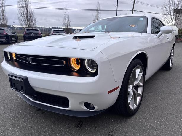 2022 Dodge Challenger SXT image 3