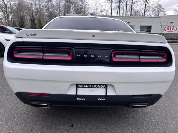 2022 Dodge Challenger SXT image 6