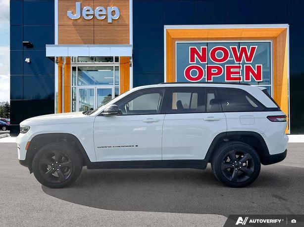 2024 Jeep Grand Cherokee Altitude 4x4  | Heated Seats! image 3