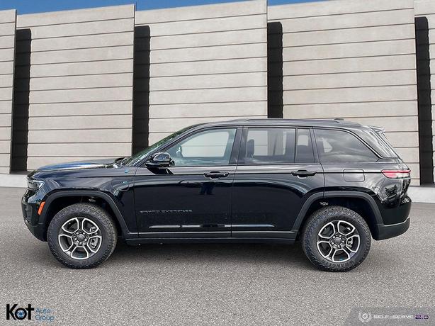 2023 Jeep Grand Cherokee 4xe Trailhawk demo image 3