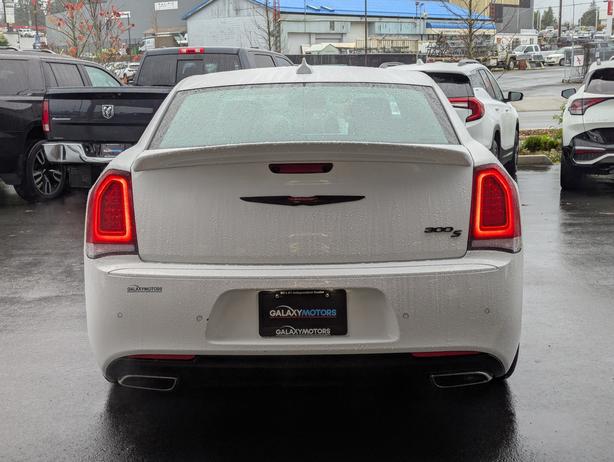2023 Chrysler 300 S - Heated/Vented Seats, Sunroof, Leather, NAV image 6