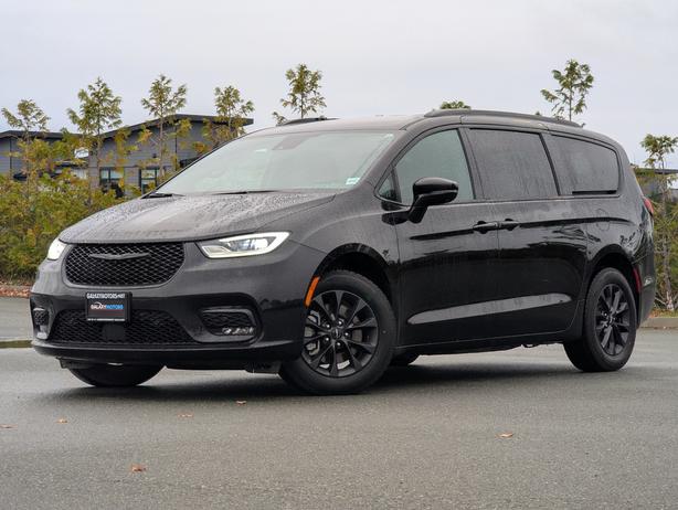 2022 Chrysler Pacifica Touring L - No Accidents, AWD, Power Doors image 1