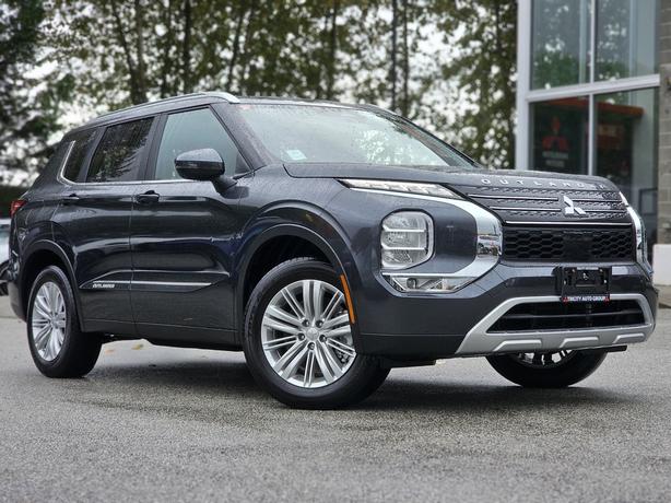 2024 Mitsubishi Outlander LE - One Owner, Navigation, Heated Steering Wheel image 3