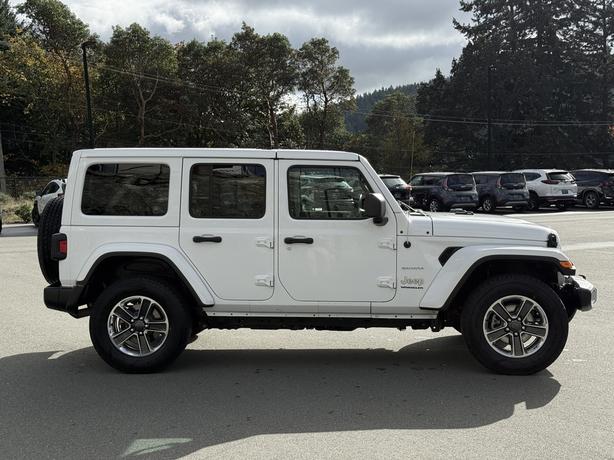 2023 Jeep Wrangler SAHARA 4WD-Dual Zone A/C & Back Up Camera image 5