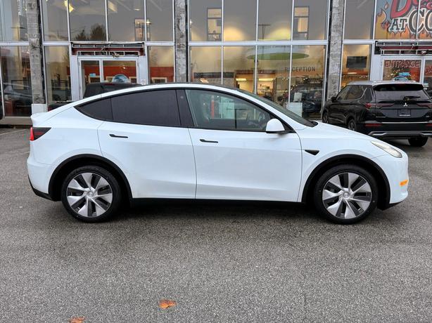 2021 Tesla Model Y Long Range - Local BC, Manager Demo image 4
