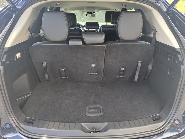 2024 Mazda CX-90 AWD - Heated Seats, Heated Wheel, Back-Up Camera image 8