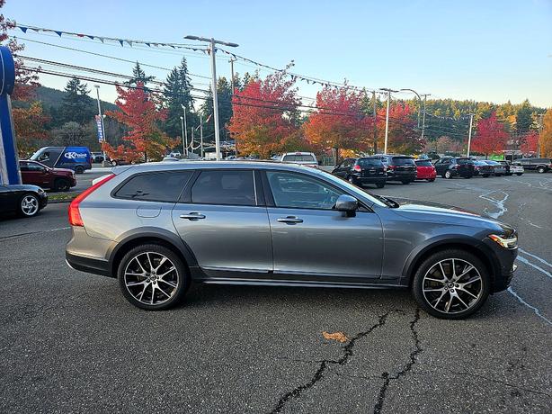 2017 Volvo  V90 Cross Country image 2