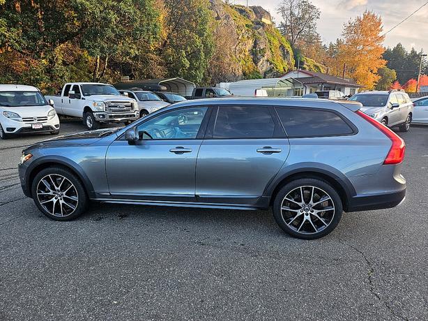 2017 Volvo  V90 Cross Country image 4