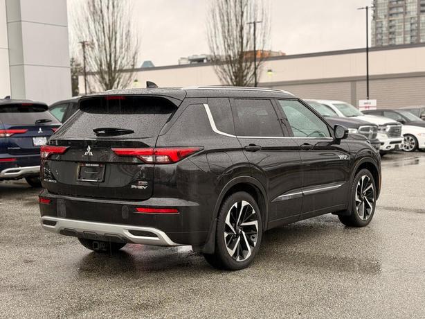 2023 Mitsubishi Outlander PHEV GT Premium - Massage Seats, Navigation, Sunroof image 6