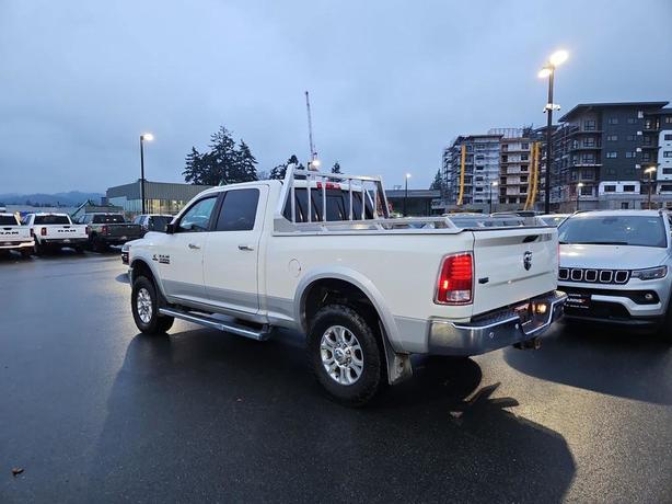 2018 RAM 3500 Laramie 4x4 Crew Cab 6'4 Box | No Reported Accidents! image 4